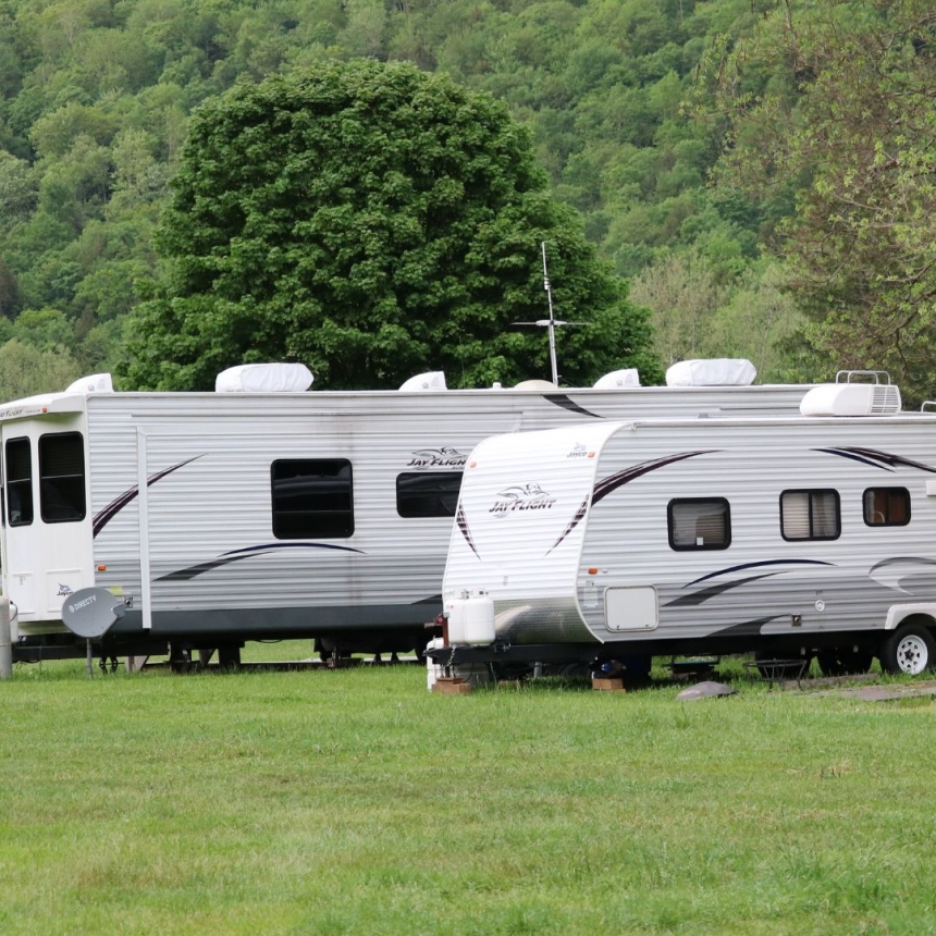3 Factors to Consider While Renting an Office Space Trailer